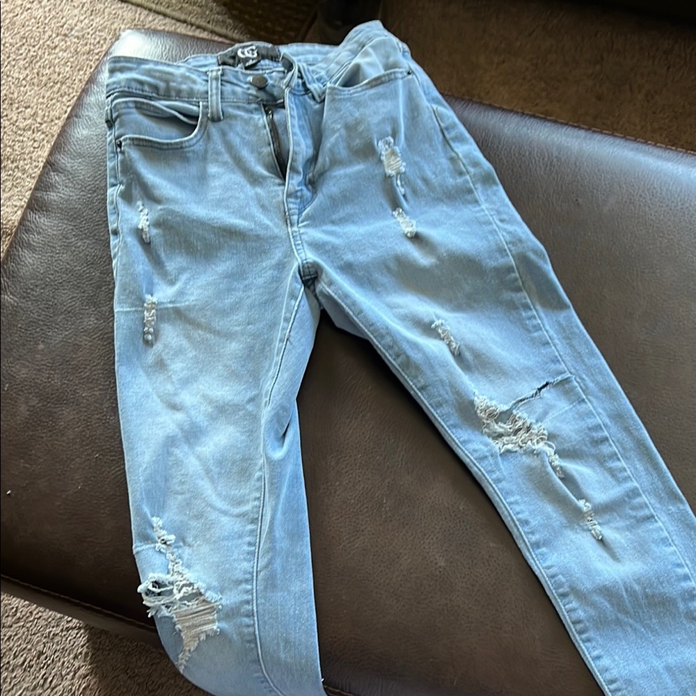 Junior’s Distressed Lightwash Jeans, Size 3